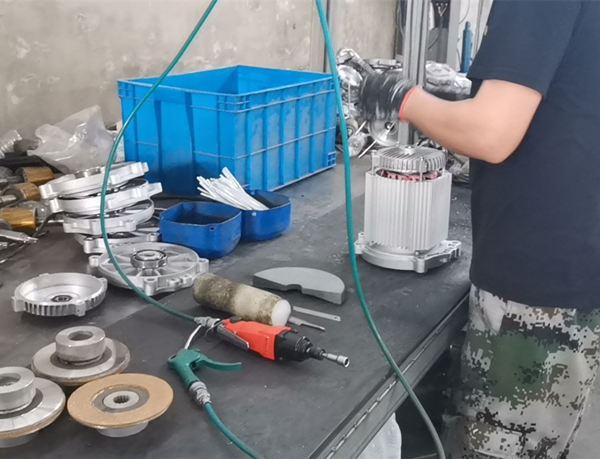 吊機提升機組裝現(xiàn)場
